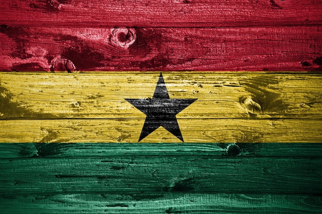 Vlag van Ghana op houten planken achtergrond houten vlag