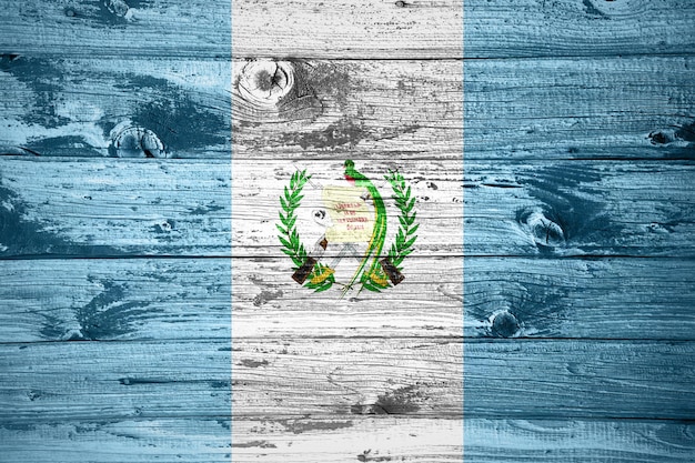 Vlag van Guatemala op houten planken achtergrond houten vlag