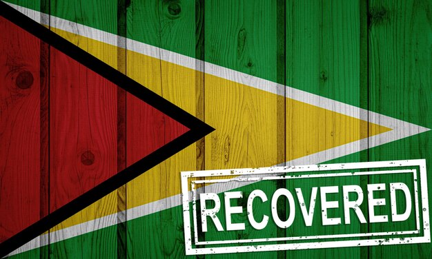 Vlag van Guyana die de infecties van de coronavirusepidemie of het coronavirus heeft overleefd of hersteld. Grunge vlag met stempel hersteld