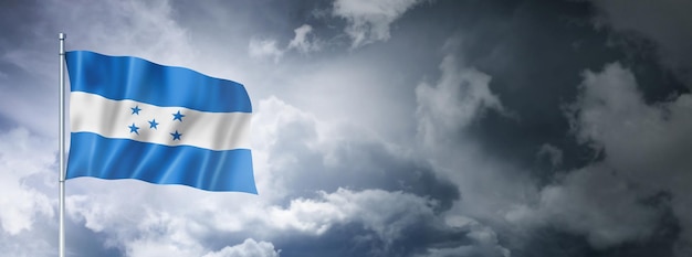 Vlag van Honduras op een bewolkte hemel