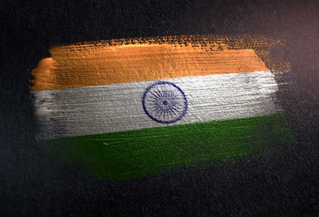 Vlag van India gemaakt van metalen penseel verf op Grunge donkere muur