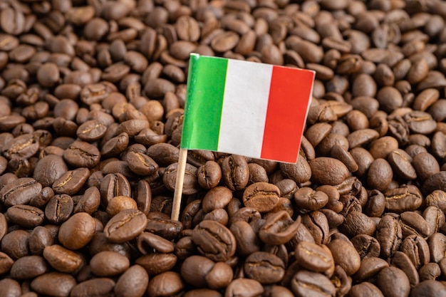 Foto vlag van italië op koffieboon import export handel online handel
