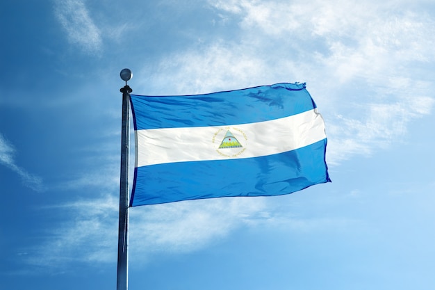 Vlag van Nicaragua op de mast