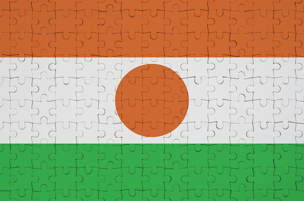 Vlag van niger is afgebeeld op een gevouwen puzzel