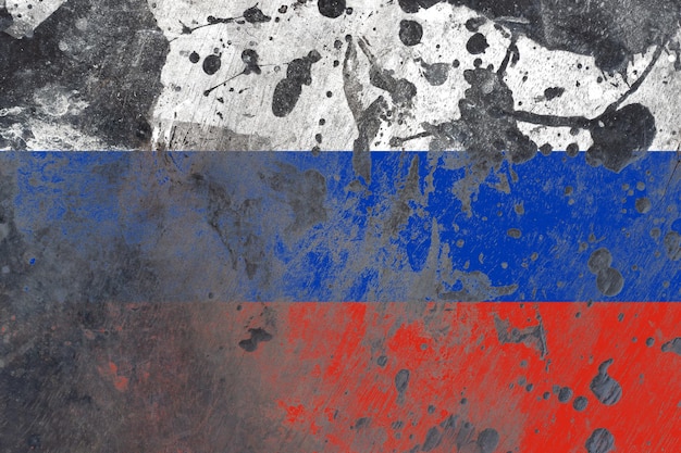 Vlag van Rusland op gekraste oude grunge textuur achtergrond