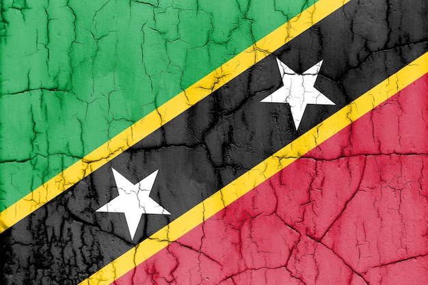 Vlag van Saint Kitts en Nevis op gebarsten muur gestructureerde achtergrond