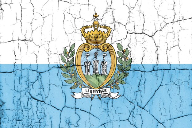 Vlag van San Marino op gebarsten muur gestructureerde achtergrond