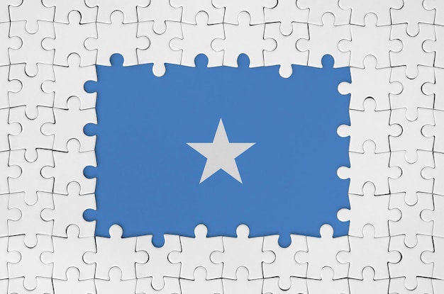 Vlag van Somalië in frame van witte puzzelstukjes met ontbrekend centraal deel