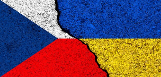 Vlaggen Oekraïne en Tsjechië Ondersteuning en hulp wapens en militaire uitrusting partnerschap en diplomatie humanitaire hulp en donaties voor Oekraïense vluchtelingen photo
