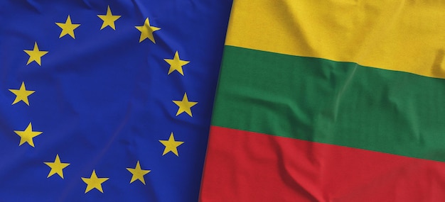 Vlaggen van de Europese Unie en Litouwen Linnen vlaggen close-up Vlag gemaakt van canvas EU Litouws Vilnius Nationale symbolen 3d illustratie