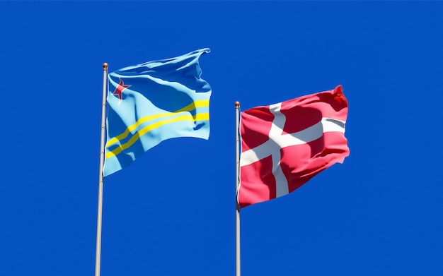 Vlaggen van Denemarken en Aruba.