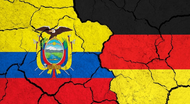 Vlaggen van Ecuador en Duitsland op gekraakte oppervlakte politiek relatie concept