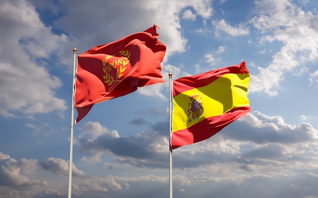 Vlaggen van Nova Roma en Spanje