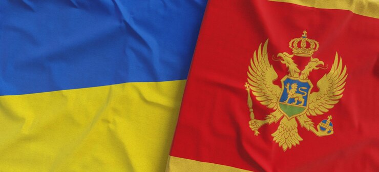 Vlaggen van Oekraïne en Montenegro Linnen vlag close-up Vlag gemaakt van canvas Oekraïens Kiev Podgorica Nationale symbolen 3d illustratie