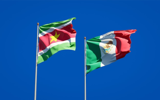 Vlaggen van Suriname en Mexico. 3D-illustraties