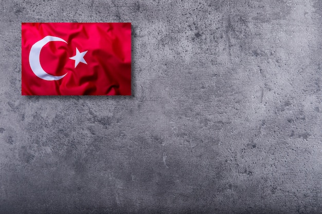 Vlaggen van Turkije op concrete achtergrond.