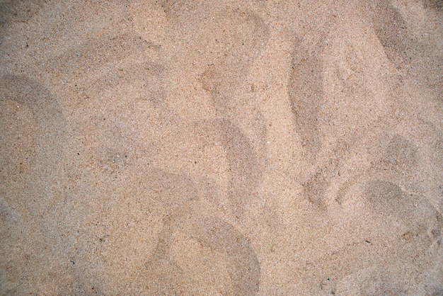 Vlak zicht op een schoon geel zandoppervlak dat het strand aan zee bedekt Zandtextuur