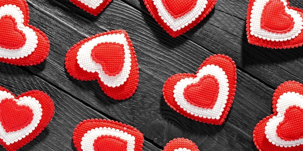 Vlakke weergave van valentines harten op donkere houten achtergrond