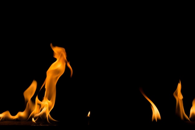 Vlam op zwarte achtergrond. Blaze fire flame textured background.