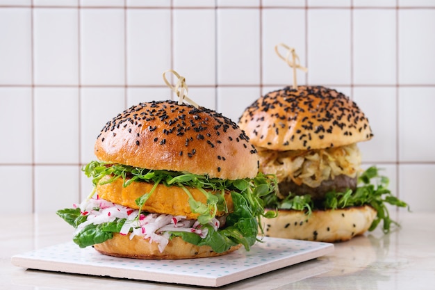 Vlees en vegetarische burgers