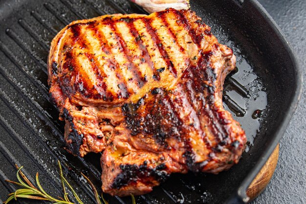 vlees steak grill varkensvlees gebakken rundvlees gezond eten vers maaltijd eten snack op tafel kopieer ruimte eten