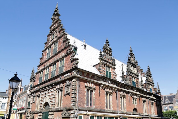 Фото vleeshal - историческое здание, расположенное на grote markt в харлеме, нидерланды