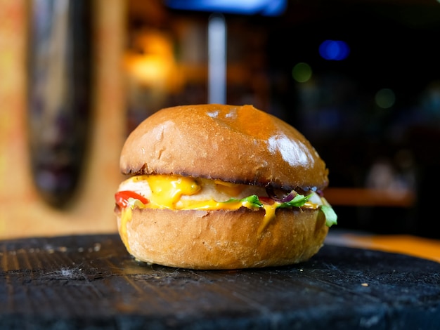 Vlezige hamburger in een restaurant