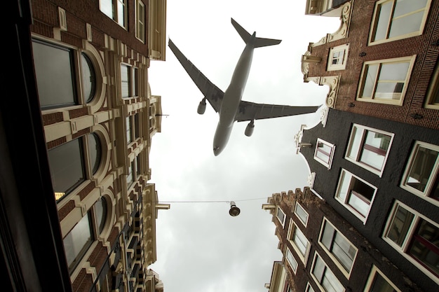 Vliegtuig boven Amsterdam