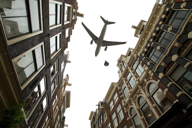 Foto vliegtuig boven amsterdam