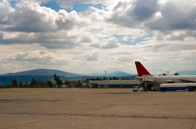 Vliegtuig in de luchthaven