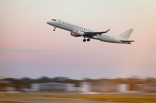 Vliegtuig opstijgen vanaf de luchthaven