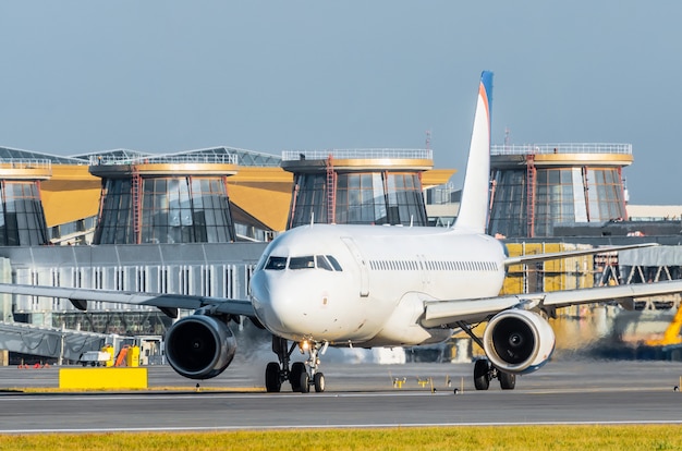 Vliegtuig voor vertrek op de luchthaven