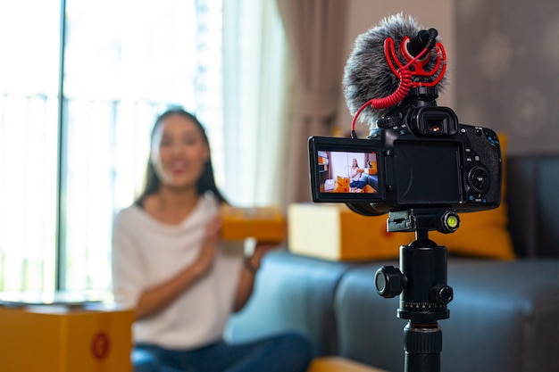 Запись видеоблога для живого видео-интервью вашего канала.