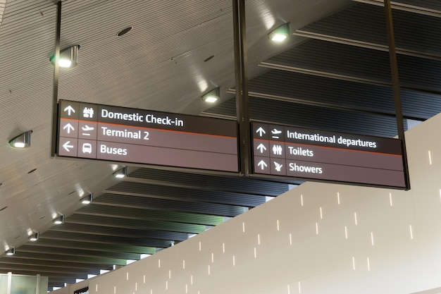 Vluchtinformatie check-in en vertrekbord perth airport is een binnenlandse en internationale luchthaven die perth bedient, de hoofdstad en grootste stad van west-australië