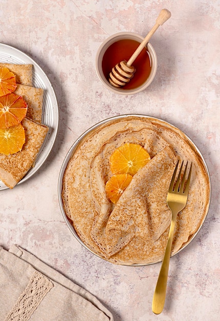 Foto voedselfotografie van crêpes met bloedoranje