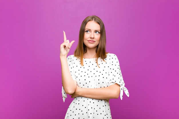 voel me als een genie die de vinger trots in de lucht houdt na het realiseren van een geweldig idee, zegt eureka