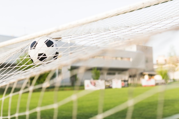 Foto voetbal in doel