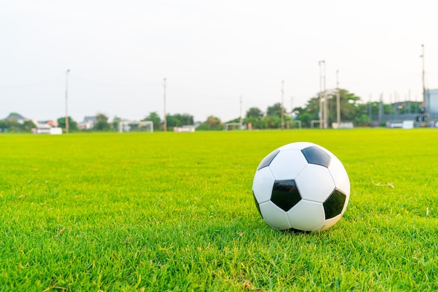 Voetbal op het voetbalveld