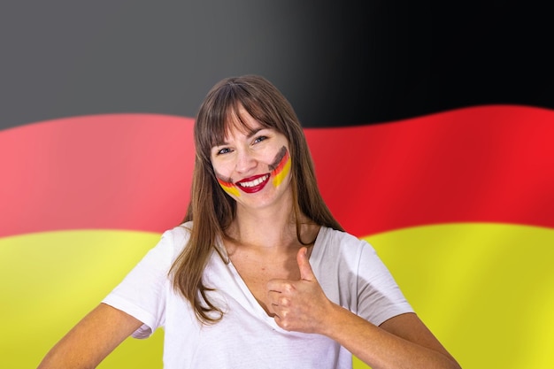 Voetbalfans van het Duitse nationale team juichen hun team toe op de wereldkampioenschappen voetbal 2022