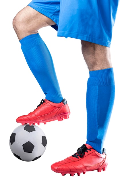 Foto voetballer man in een blauwe trui met de bal