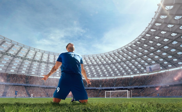 Voetballers in actie op professioneel stadion