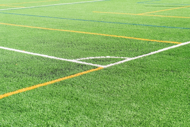 Voetbalveld met een nieuw kunstgrasveld