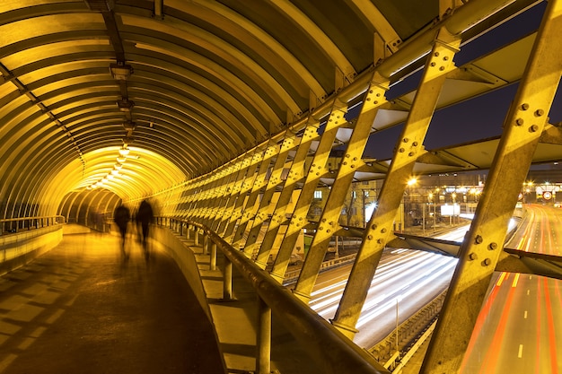 Voetbrug boven de snelweg