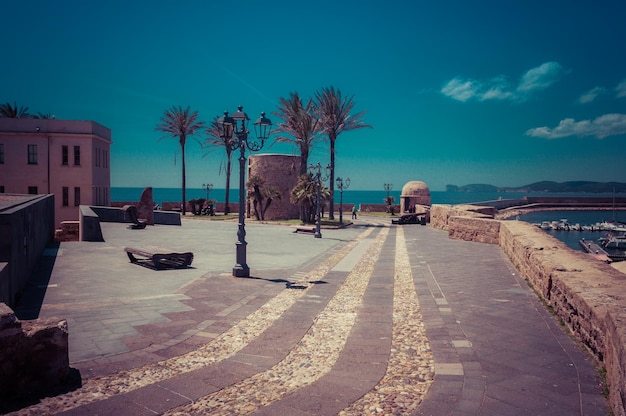 Voetgangersgebied op de wallen van Alghero Sardinië