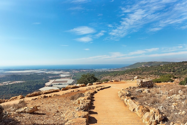 Voetpad in de bergen van West-Galilea in Israël