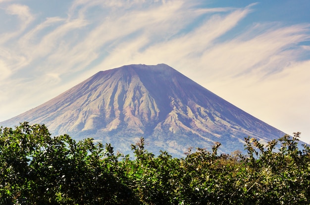 ニカラグアの火山の山々の風景