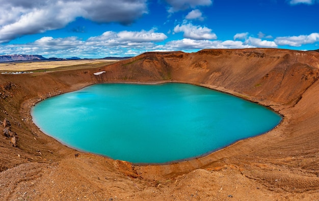 Cratere del vulcano viti con lago turchese all'interno dell'area vulcanica di krafla islanda viaggio naturale sfondo islandese