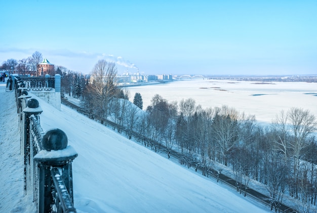 Photo volga river in nizhny novgorod in winter