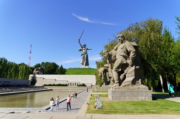 Photo volgograd russiaseptember 16 2021 memorial complex on the mamayev hill and the monument motherland in volgograd