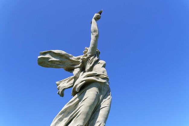 Photo volgograd russiaseptember 16 2021 memorial complex on the mamayev hill and the monument motherland in volgograd